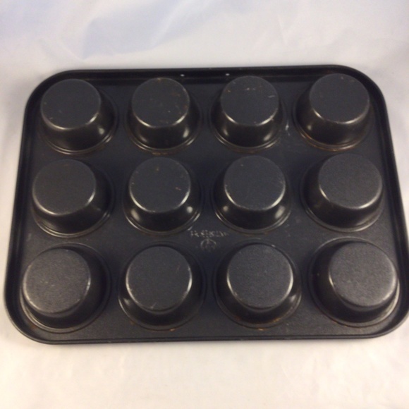 HOFFRITZ 12 CUPCAKE CAST ALUMINUM PAN...USED.. - Picture 3 of 5